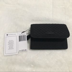 NWT-Vera Bradley RFID Riley Compact Wallet in Classic Black